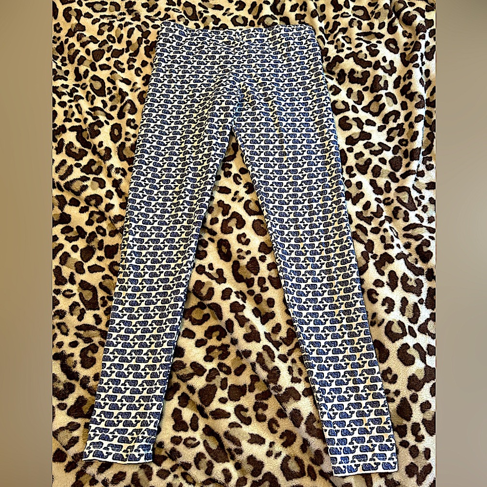 EXCELLENT/LIKE NEW/PRE-OWNED condition VINEYARD VINES girl’s whale print legging
